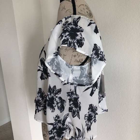 CLEARANCE! OFF-SHOULDER FLORAL BLOUSE NWT - Picture 2 of 6